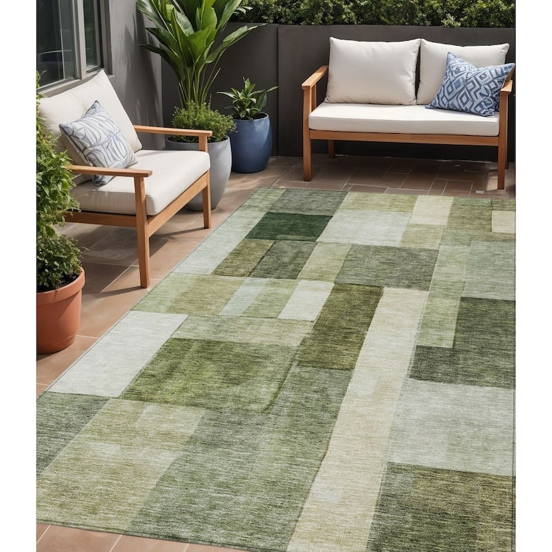 HomeRoots Geometric Transitional Rectangle Outdoor Rug - 5' X 8'