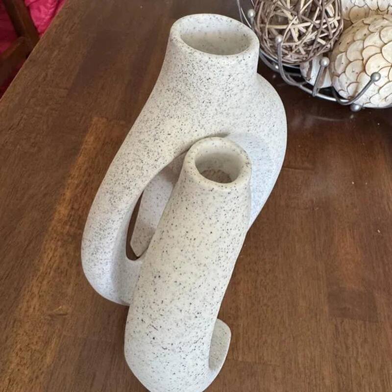 Off White Hollow Resin Vase (Set of 2)