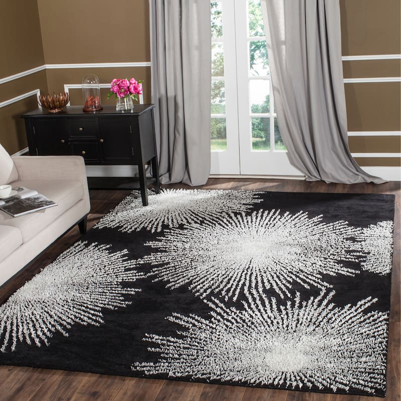 SAFAVIEH Handmade Soho Miyase Burst New Zealand Wool Rug - 7'6" x 9'6" - Black/White