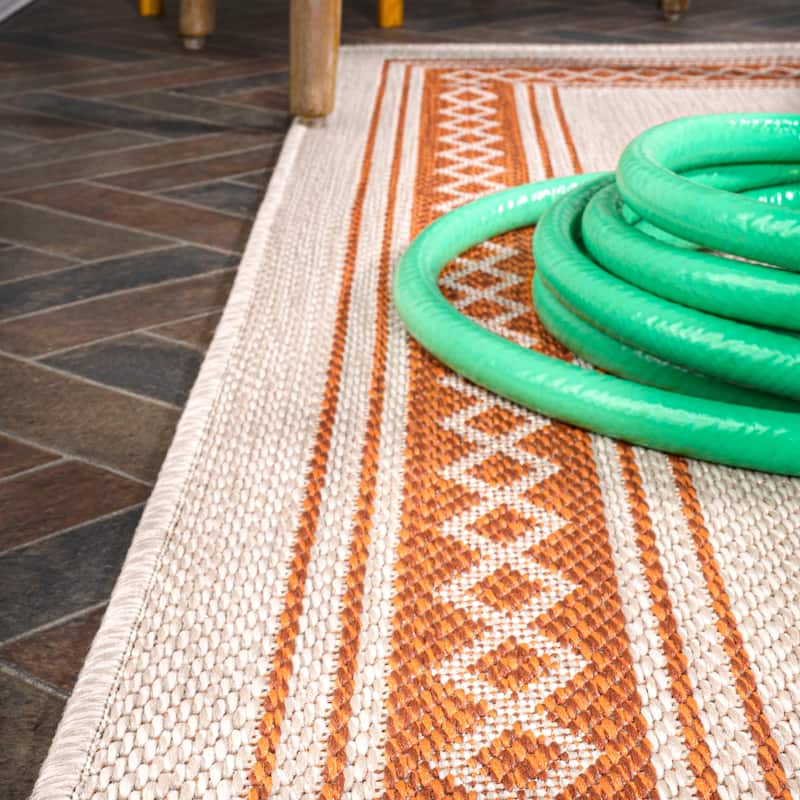 JONATHAN Y Havana Classic Diamond Border Indoor/Outdoor Area Rug