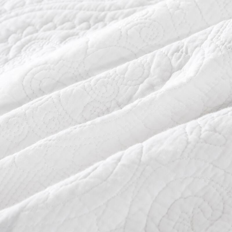 Reversible 3 Piece Damask Quilt Set by HULALA HOME