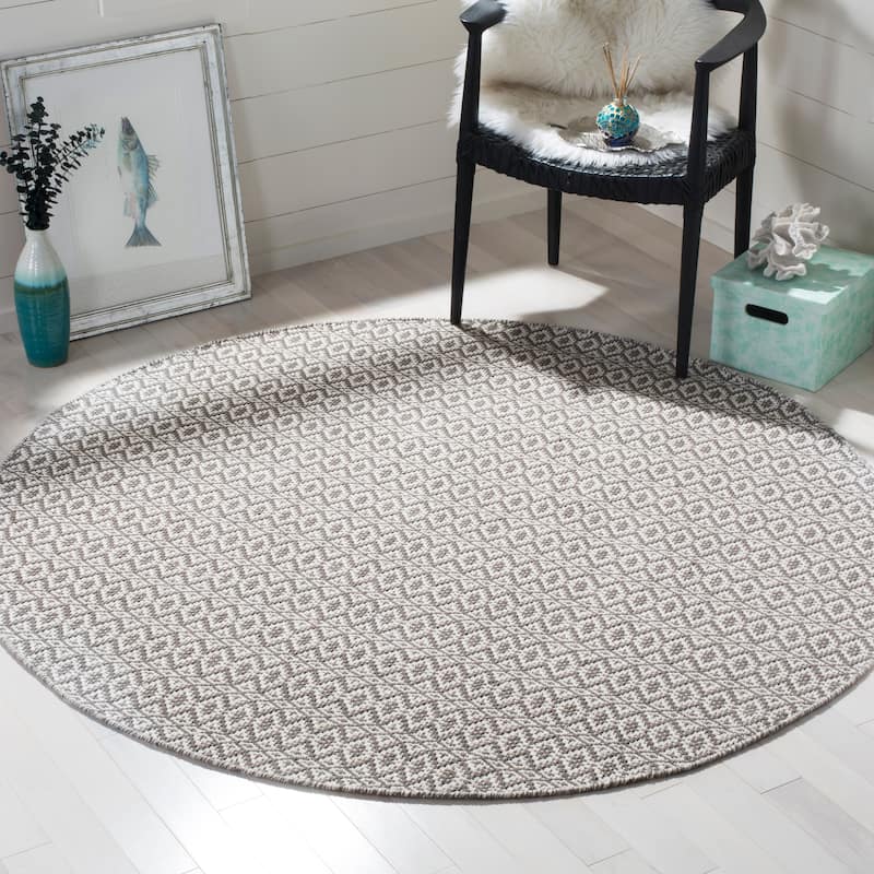 SAFAVIEH Handmade Flatweave Montauk Everly Casual Cotton Rug - 4' x 4' Round - Ivory/Grey