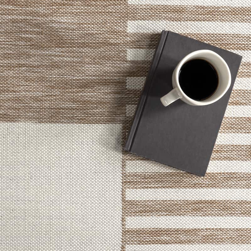Nuloom Caoimhe Geometric Indoor/Outdoor Area Rug