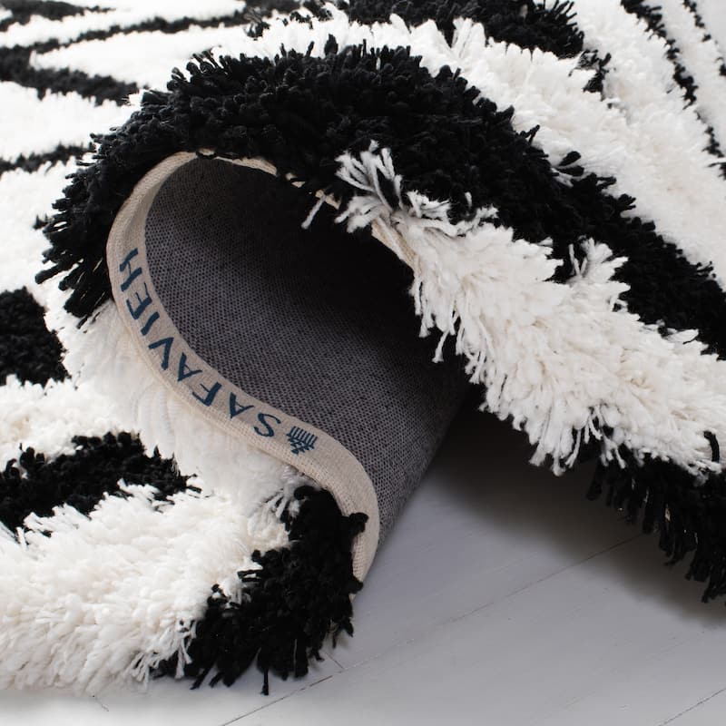 SAFAVIEH Handmade Kanesha Shag Karien Rug
