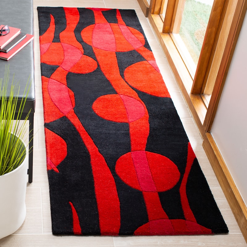 SAFAVIEH Handmade Soho Tawny Floral N.Z. Wool Rug - 2'6" x 12' Runner - Black/Red