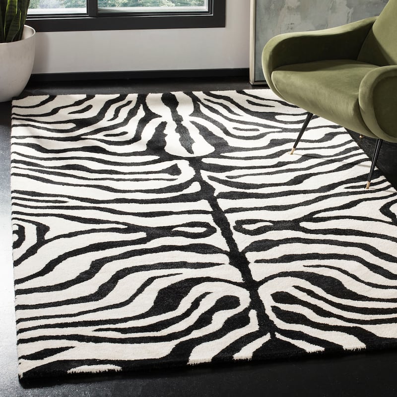 SAFAVIEH Handmade Soho Nakita Zebra Pattern New Zealand Wool - 3' 6" x 5' 6" - Black/White - Rectangle