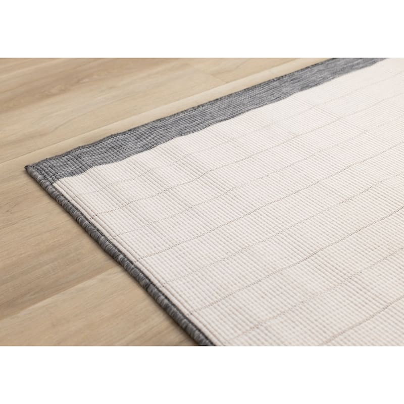 Grey White Double Arches Indoor/Outdoor Rug