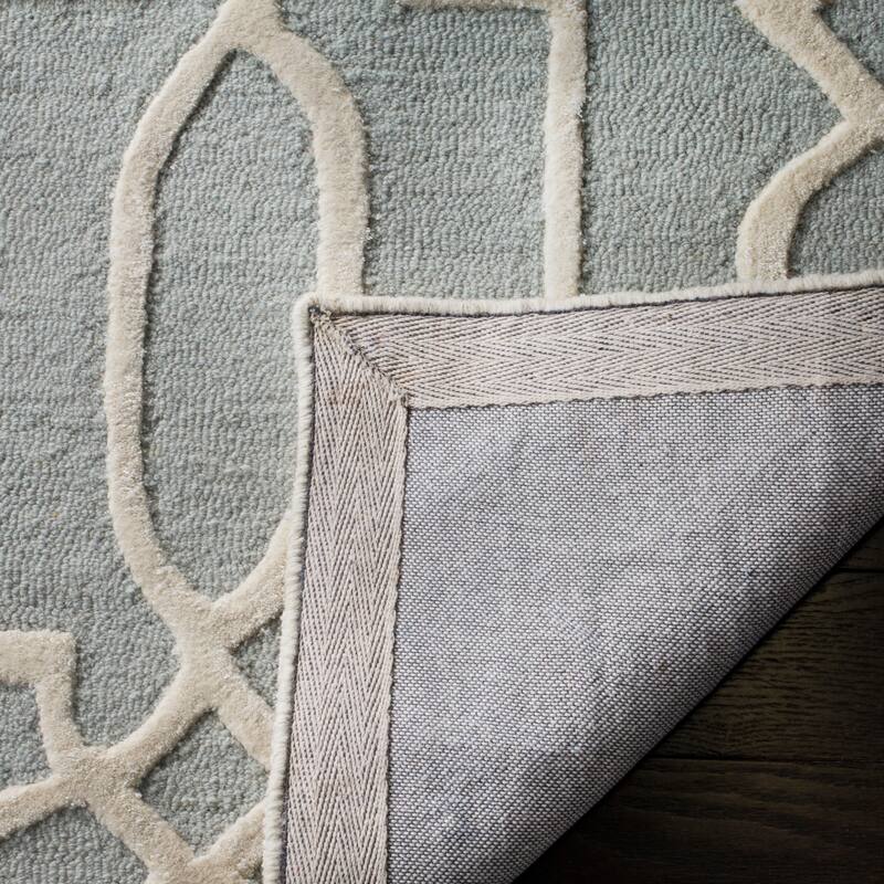 SAFAVIEH Handmade Bella Sakurako Modern Floral Wool Rug