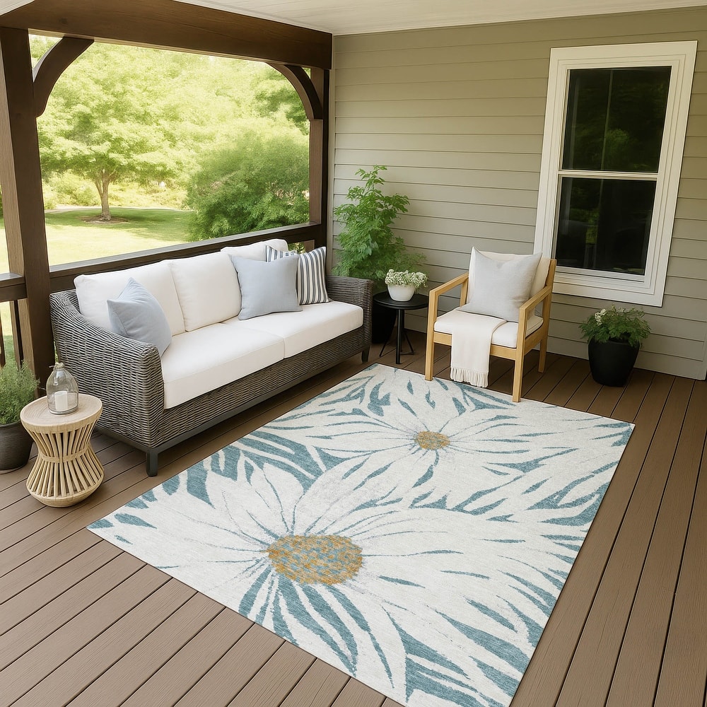 Machine Washable Indoor/ Outdoor Floral Chantille Rug