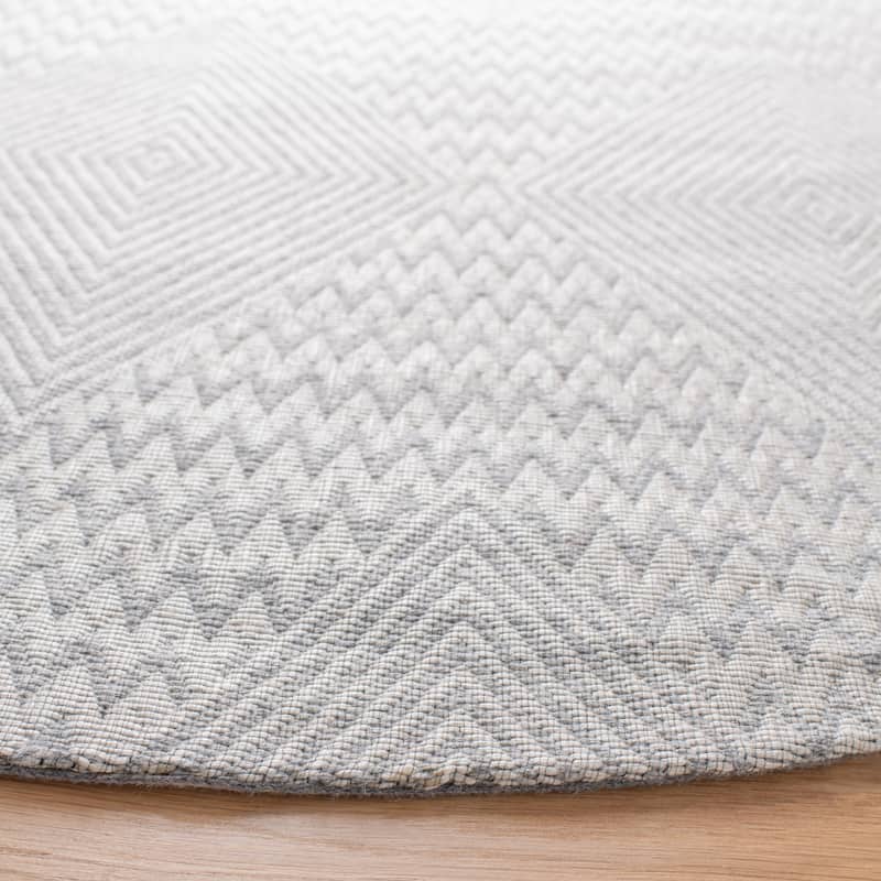 SAFAVIEH Handmade Marbella Annelouise Modern Viscose Rug