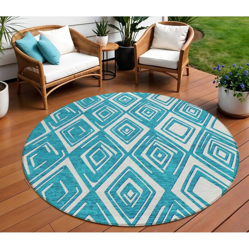 HomeRoots Geometric Transitional Rectangle Outdoor Rug - 8' Round