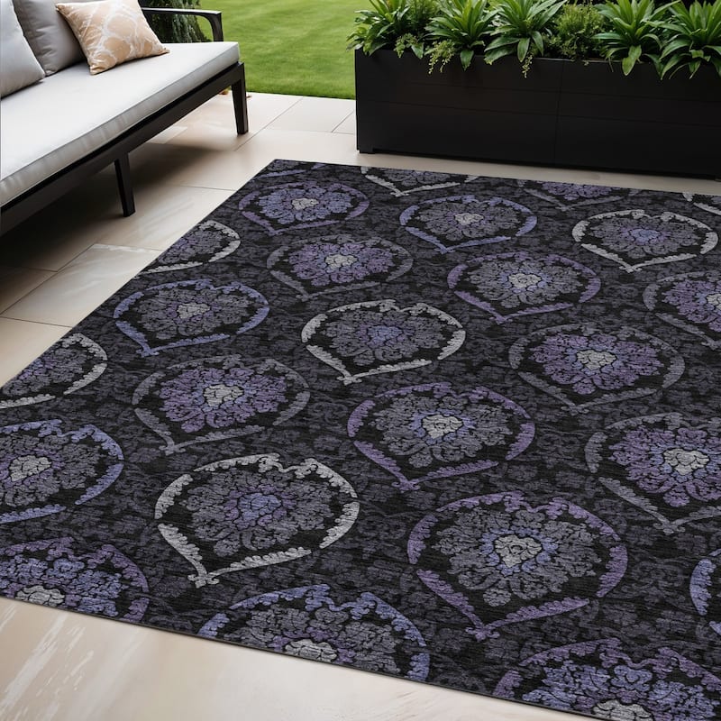 HomeRoots Medallion Transitional Rectangle Outdoor Rug - 5' X 8'