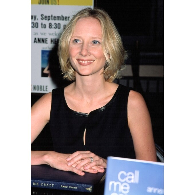 Shop Anne Heche At A Barnes Noble Book Signing Of Her