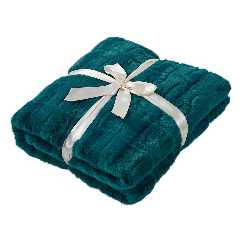 Home Soft Things Stylish FauxFur Throw Soft Fluffy Warm Blanket