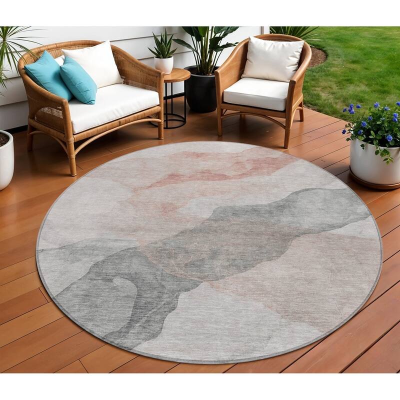 HomeRoots Abstract Transitional Rectangle Outdoor Rug - 8' Round