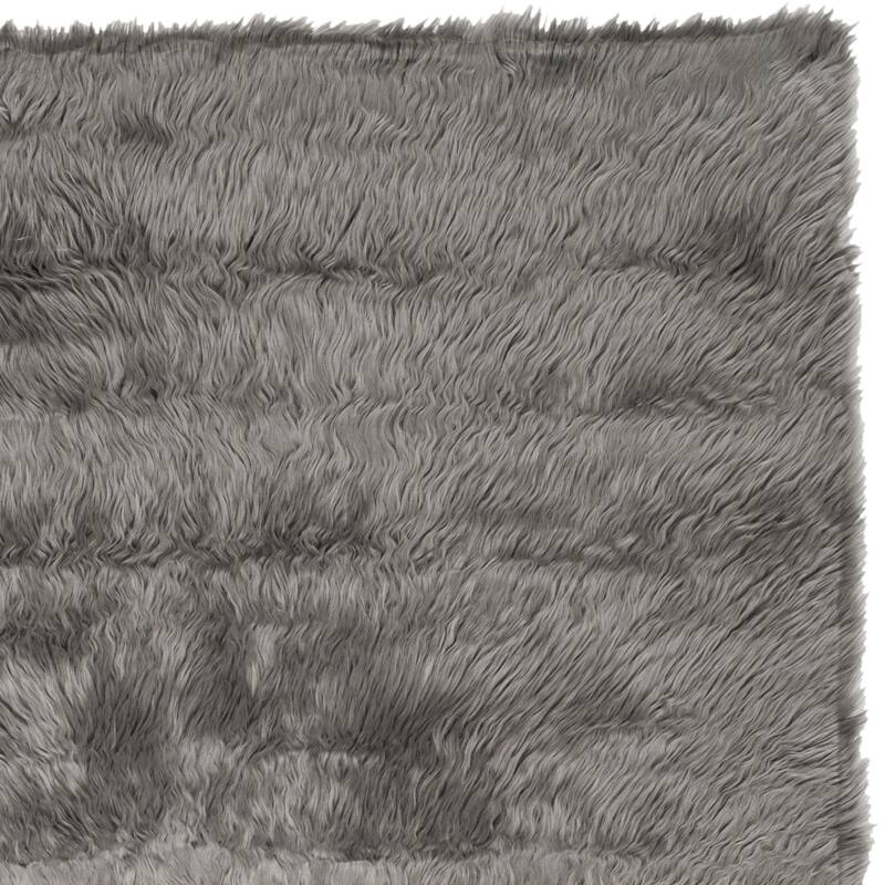 SAFAVIEH Faux Sheep Skin Shona 2.4-inch Thick Rug