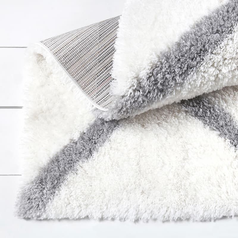 SoHome Carmela Tali Geometric Diamond Shag Area Rug