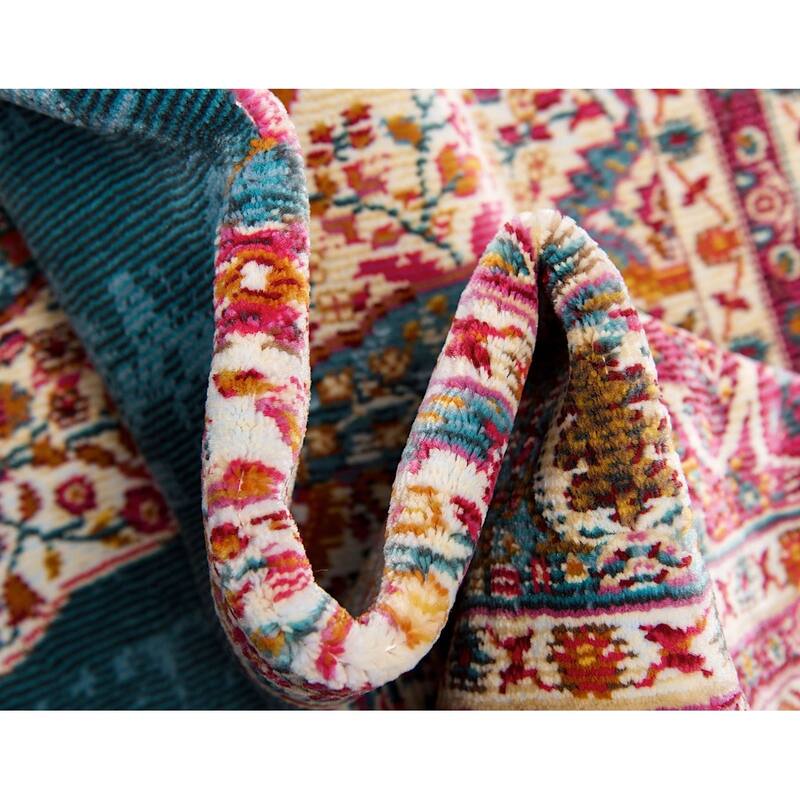Traditional Samana Collection Area Rug