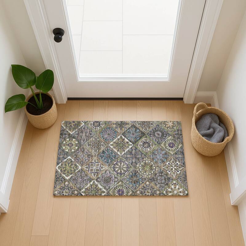 Machine Washable Indoor/ Outdoor Traditional Mosaic Chantille Rug