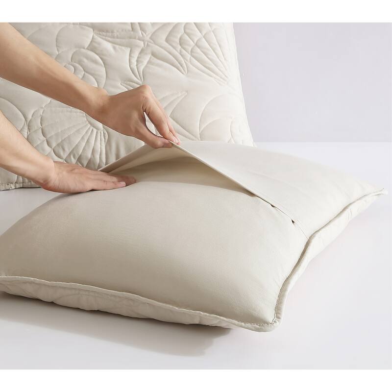 Caribbean Joe Solid Shell Outline Quilt Set