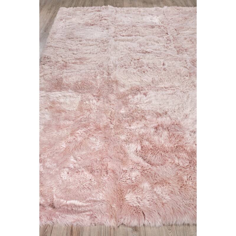 EXQUISITE RUGS Sheepskin Hand-stitched Blush Area Rug.