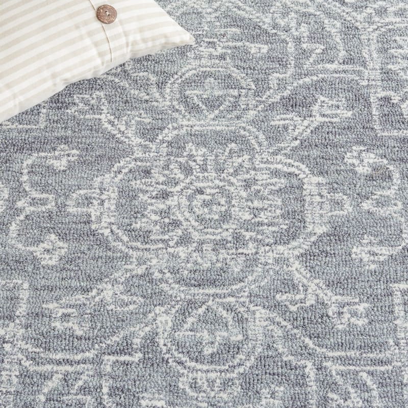 SAFAVIEH Handmade Micro-Loop Berivan Medallion Wool Rug
