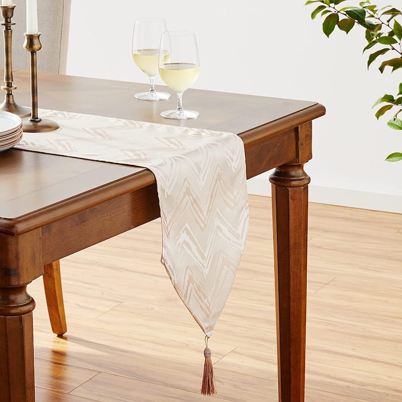 Violet Linen Fantasy Modern Zig Zag Chevron Pattern, 13 Inch by 70 Inch, Decorative Table Runners