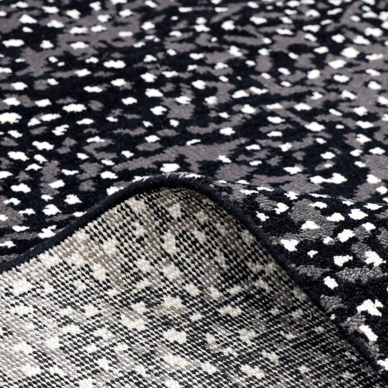 Overton Handmade Modern Contemporary Animal Print Area Rug