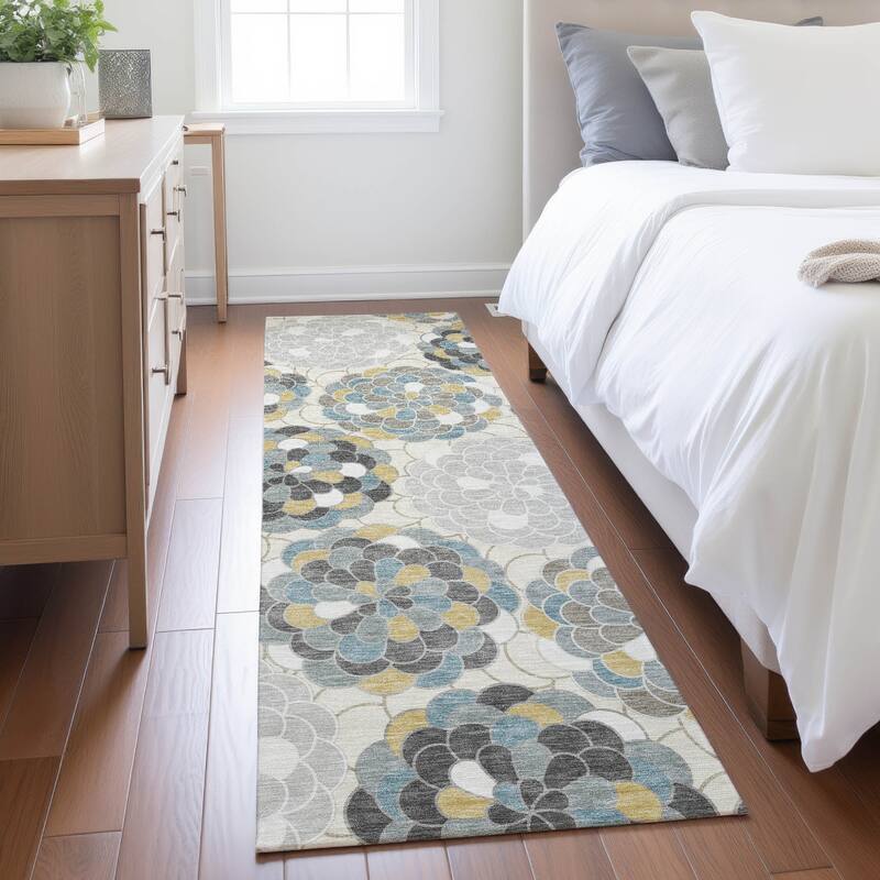 Machine Washable Indoor/ Outdoor Mosaic Cluster Chantille Rug