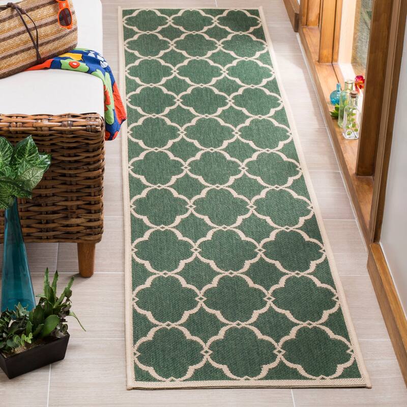 SAFAVIEH Linden Gaye Indoor/ Outdoor Waterproof Patio Backyard Rug.