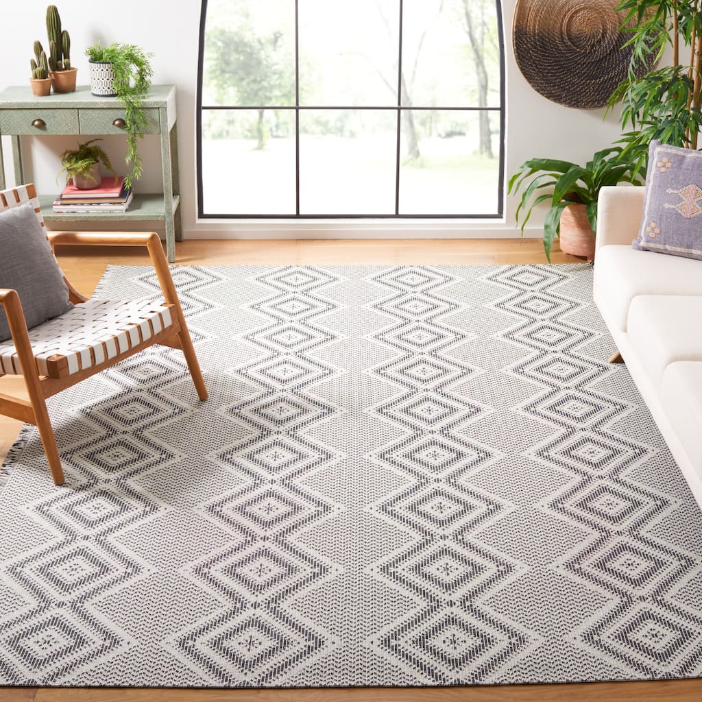 SAFAVIEH Augustine Laufey Moroccan Boho Fringe Rug
