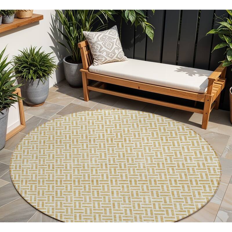 HomeRoots Geometric Transitional Rectangle Outdoor Rug - 8' Round