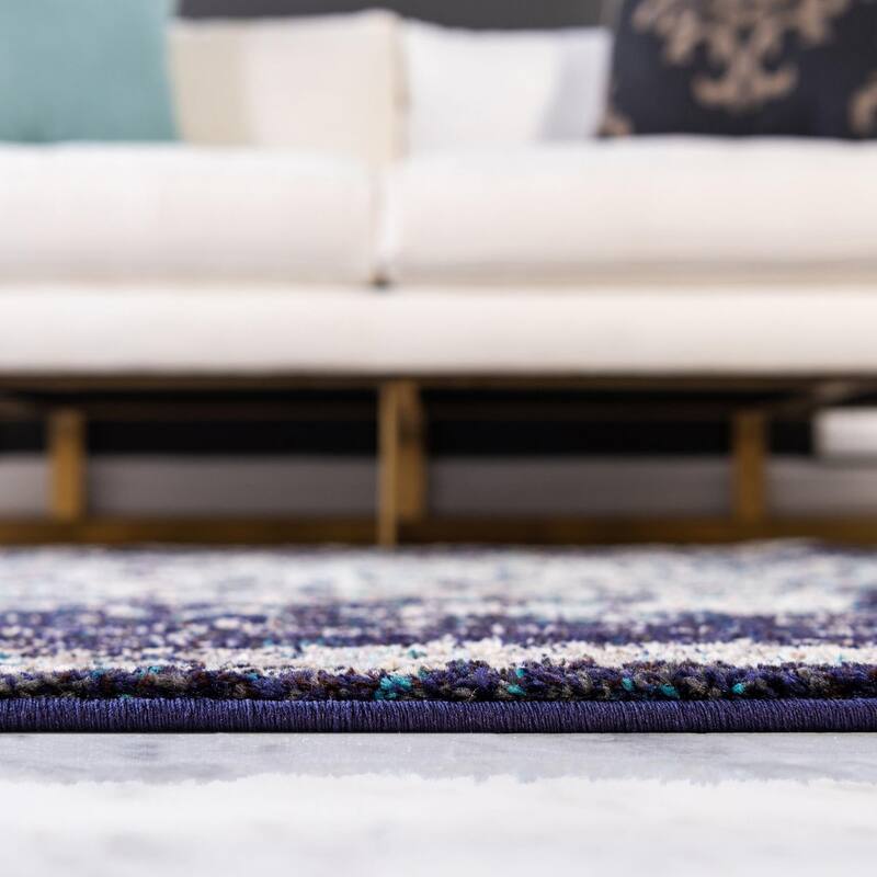 Traditional Koakburg Collection Area Rug