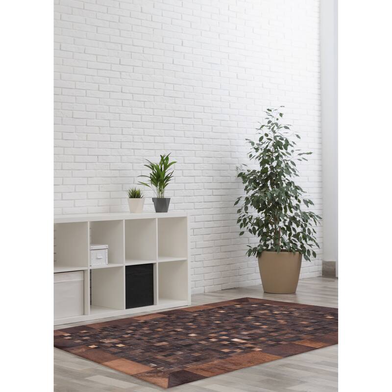 ECARPETGALLERY Handmade Cowhide Patchwork Dark Brown Leather Rug - 4'1 x 6'0