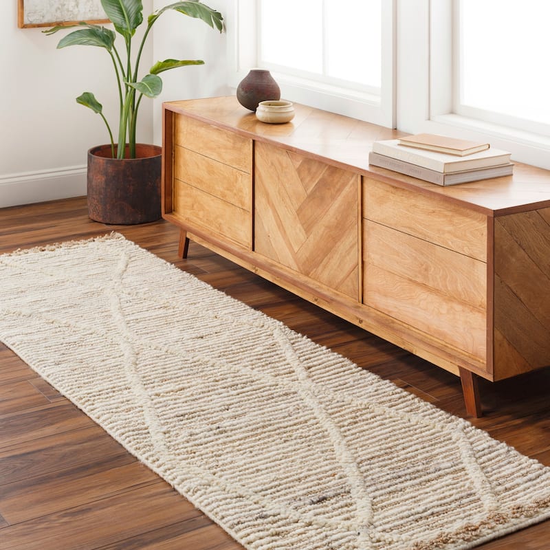 Akida Handmade Boho Farmhouse Wool Area Rug - 2' 6" x 8' - Tan
