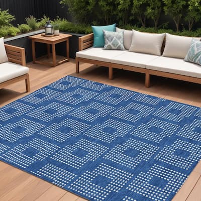 HomeRoots Geometric Transitional Rectangle Outdoor Rug
