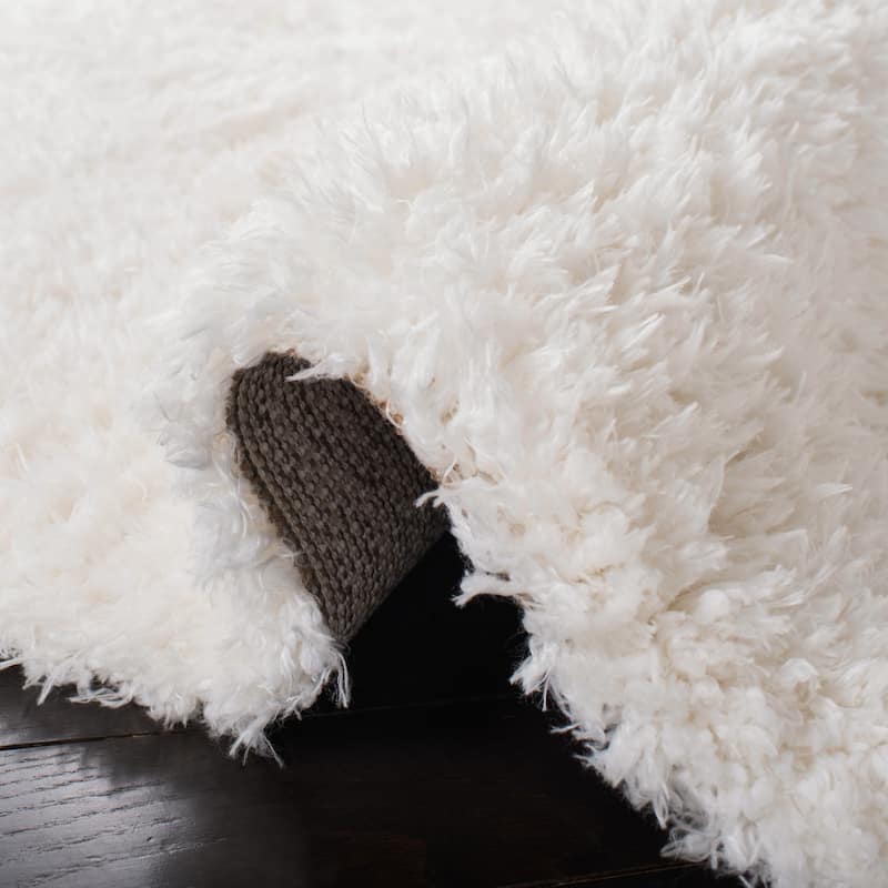 SAFAVIEH Flokati Vojsava Shag Solid Rug