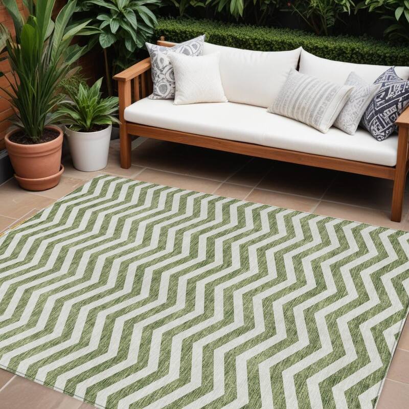 HomeRoots Chevron Transitional Rectangle Outdoor Rug - 8' X 10'