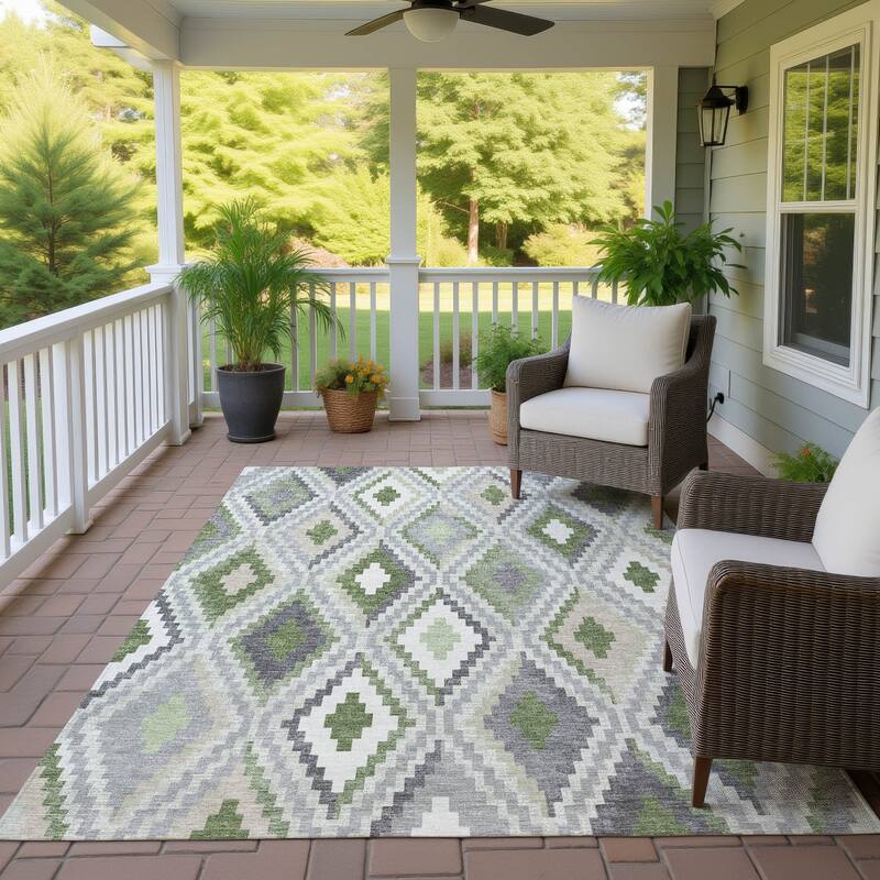 Machine Washable Indoor/ Outdoor Global Geo Chantille Rug