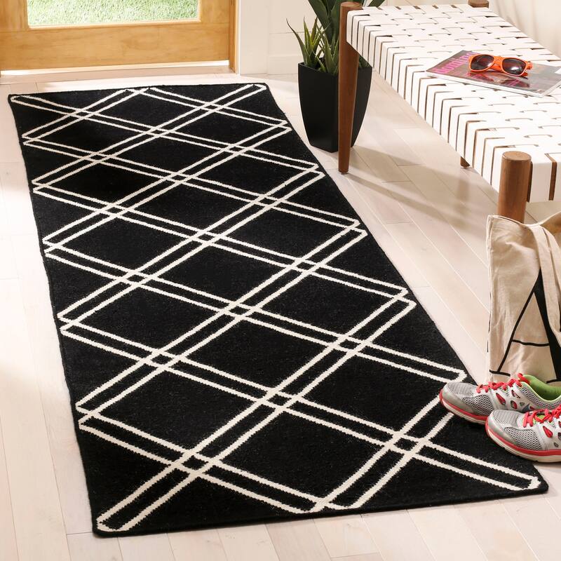 SAFAVIEH Handmade Flatweave Dhurries Preciosa Moroccan Wool Rug - 2'6" x 8' Runner - Black/Ivory