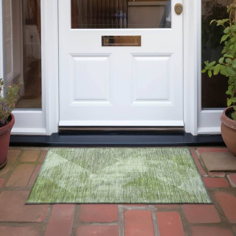Machine Washable Indoor/ Outdoor Diamond Ombre Chantille Rug