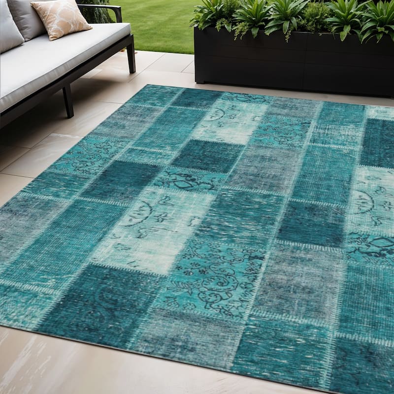 HomeRoots Patchwork Traditional Rectangle Outdoor Rug - 5' X 8'