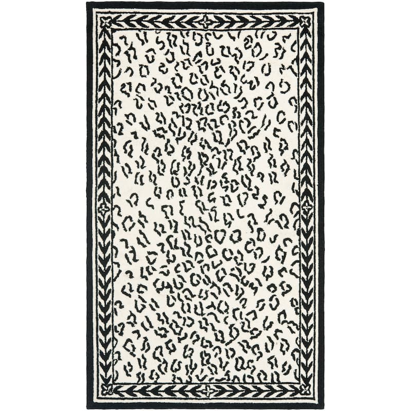 SAFAVIEH Handmade Chelsea Solar Garden Leopard French Country Wool Rug - 2'6" x 4' - White/Black
