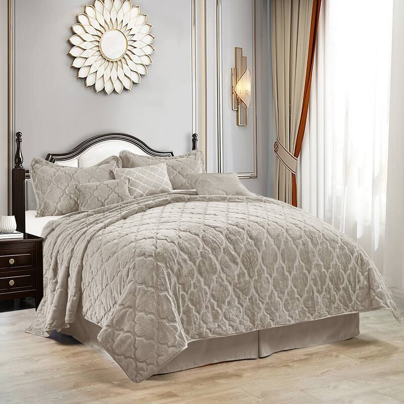 FauxFur Moroccan Design 7-piece Embroidered Quilt Set