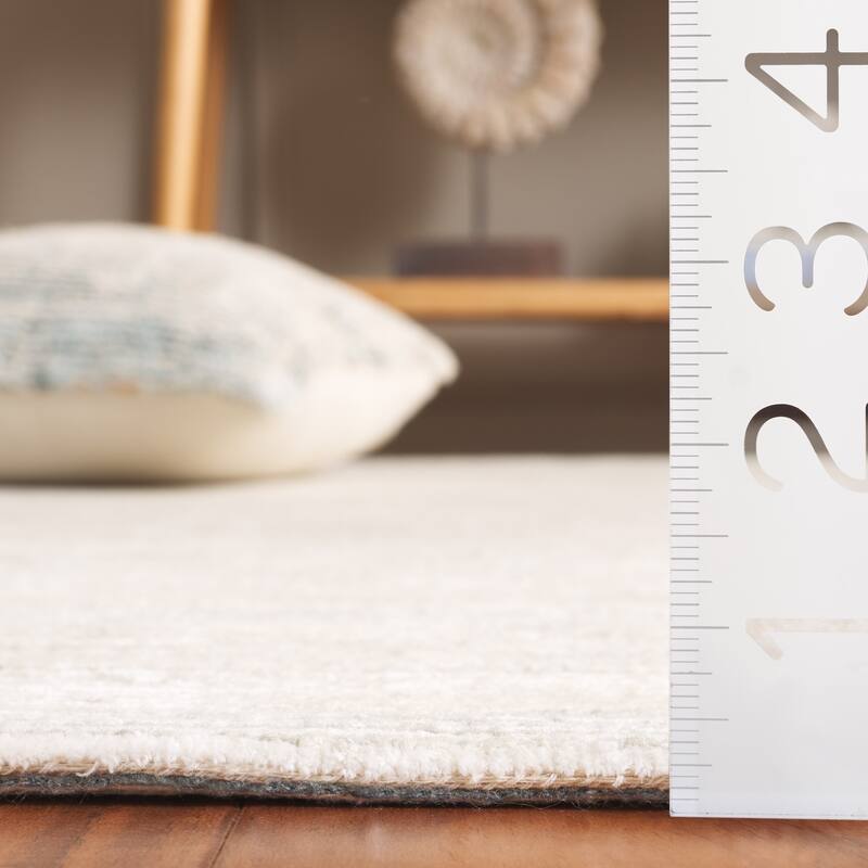 SAFAVIEH Handmade Soho Gorana Wool & Viscose Rug
