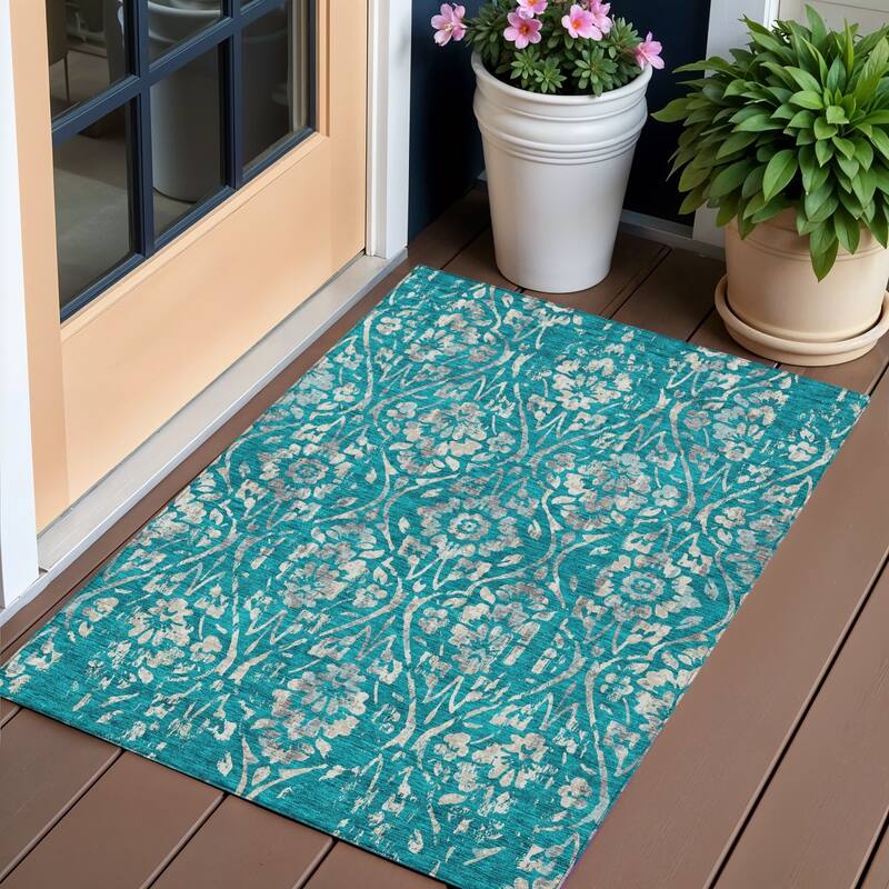 HomeRoots Floral Transitional Rectangle Outdoor Rug - 3' x 5'