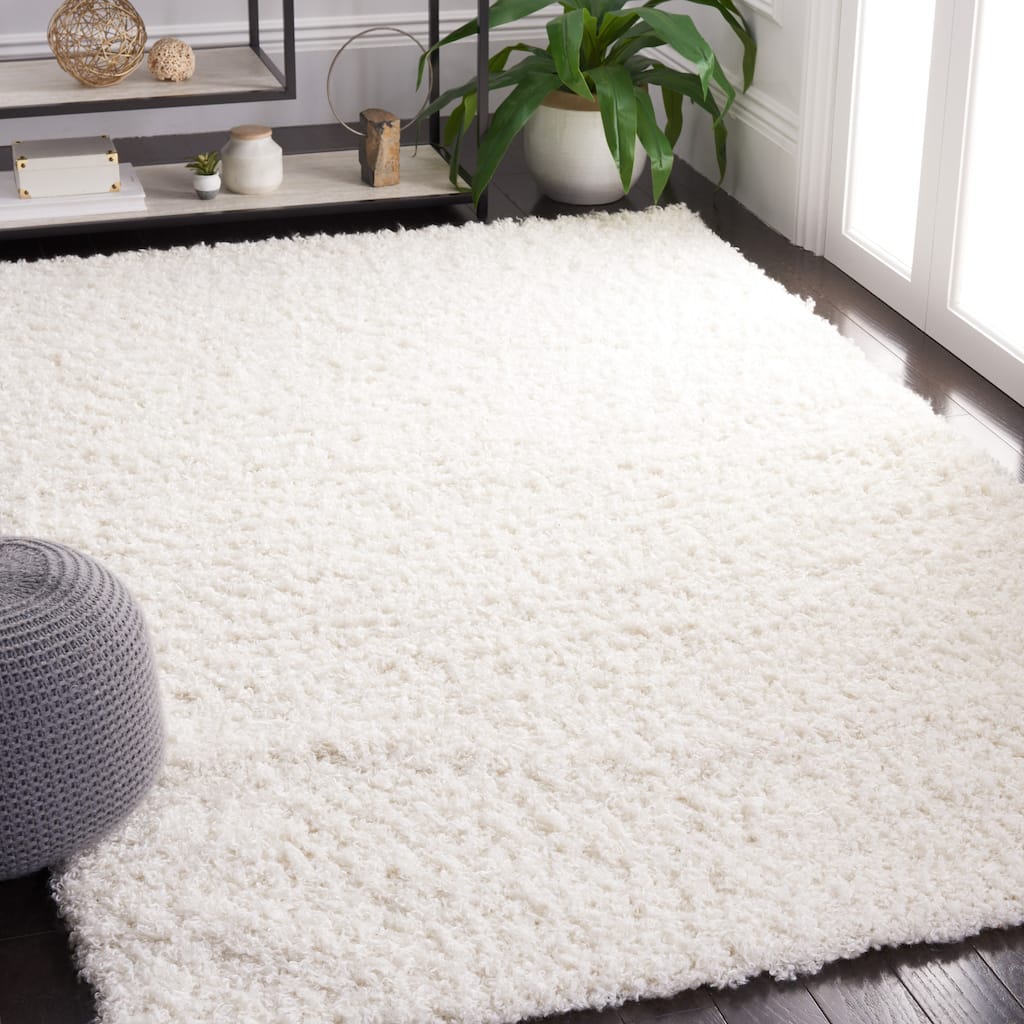 SAFAVIEH Handmade Sheep Shag Kalie Solid Polyester Rug
