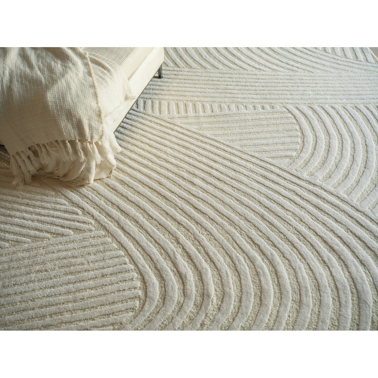 Entro Handmade New Zealand Wool Cream/Ivory Area Rug.