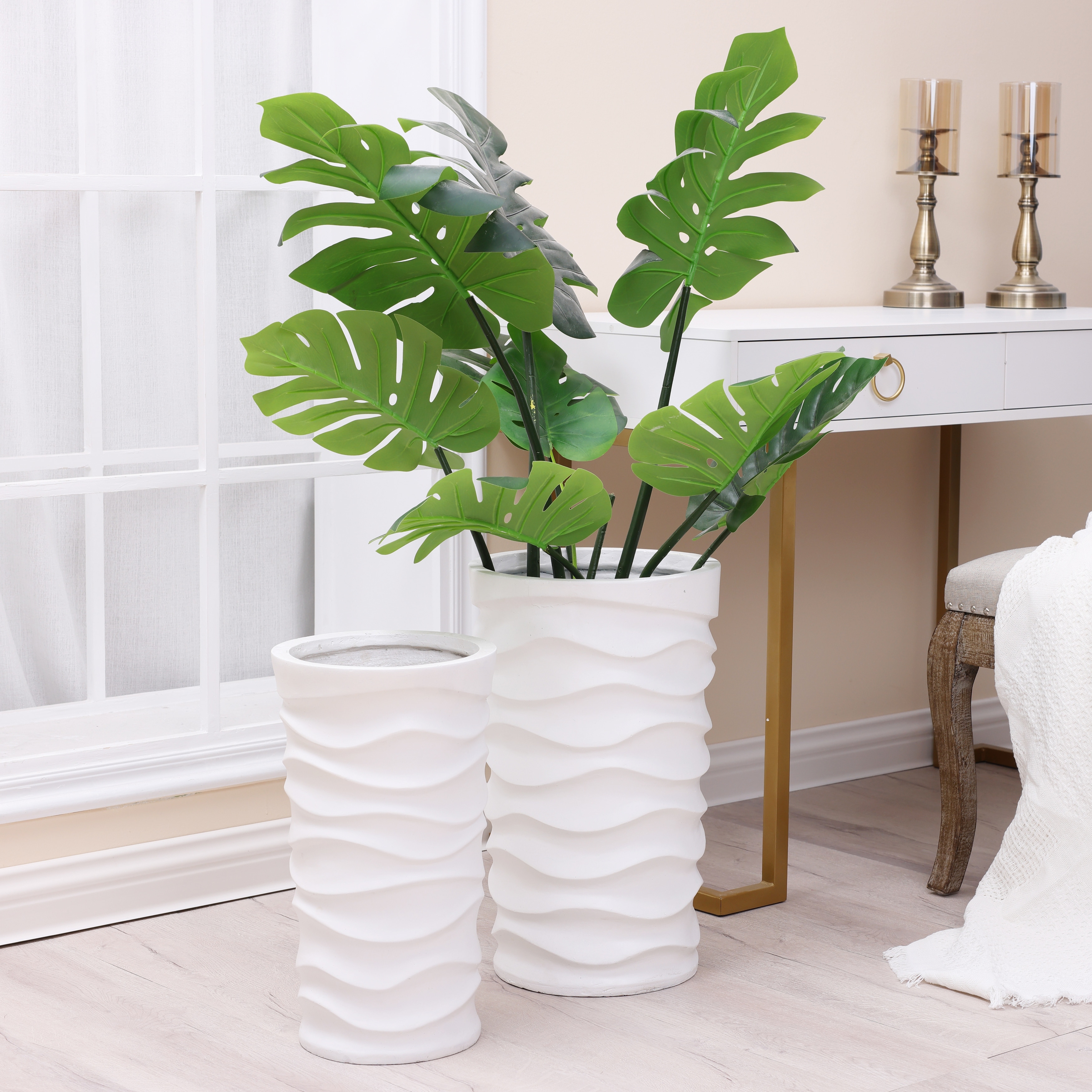 Reyis White Wavy Modern 2-piece Handmade Planter Set by Havenside Home - On  Sale - Bed Bath & Beyond - 30899449