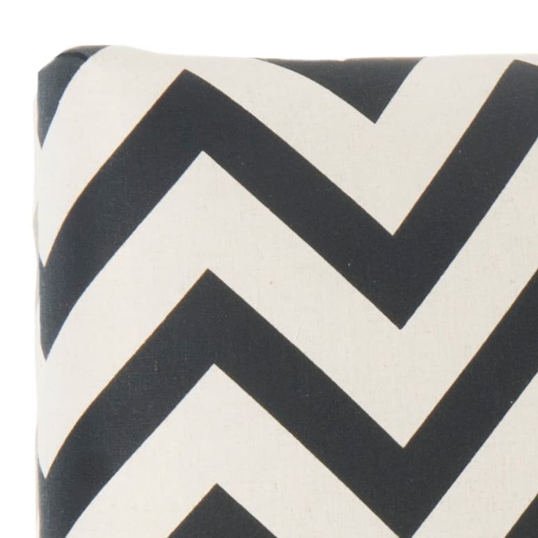 SAFAVIEH Kenisha Black/ Off-White Upholstered Chevron Headboard (Twin)